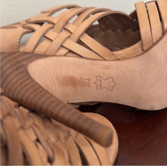 Tory Burch Tan Woven Heels - Picture 11 of 11